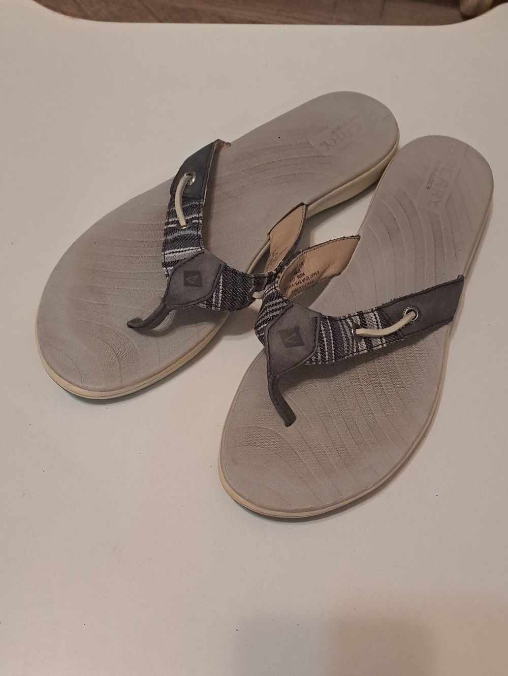 Sperry Women’s Gray and Blue Striped Fabric Toe-Post Sandals